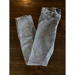H&M Mid Rise Skinny Legging size 4 Acid Wash